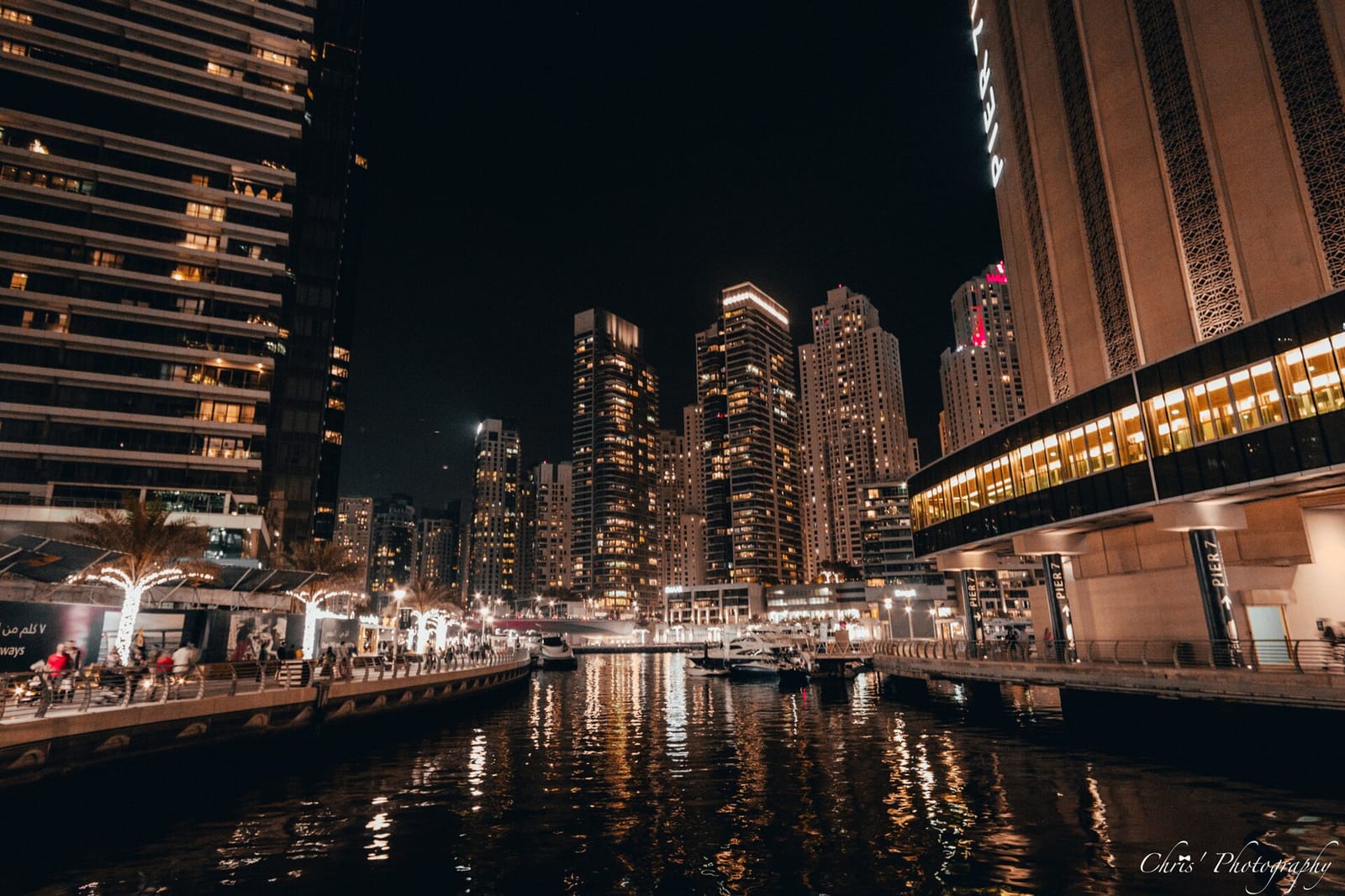 Mega Yacht Dinner Cruise — Dubai Marina Mega Yacht Dinner Cruise — Dubai Marina